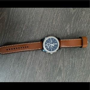Worn a couple times. Men’s fossil watch.